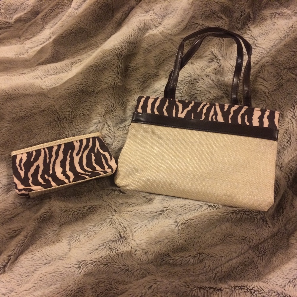 Matching Estée Lauder purse and make up bag set